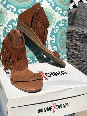 Minnetonka Savona Brown Suede Fringe Open-Toe Sandals Western Boho Festival